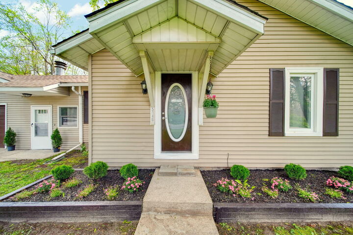 Property Photo:  5140 Clinton Road  MI 49201 