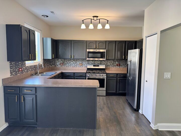 Property Photo:  766 Cherry Creek Drive 766  IL 60030 