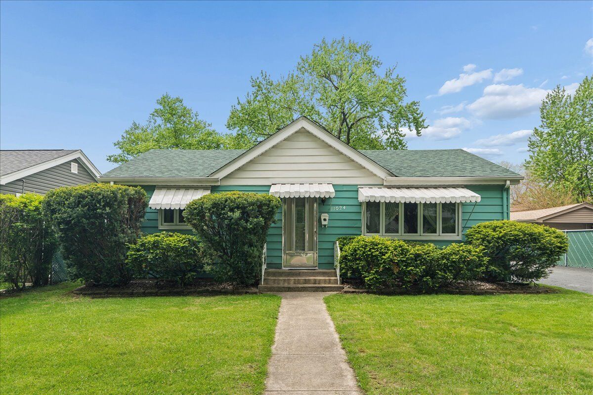 Property Photo:  11024 Oxford Avenue  IL 60415 