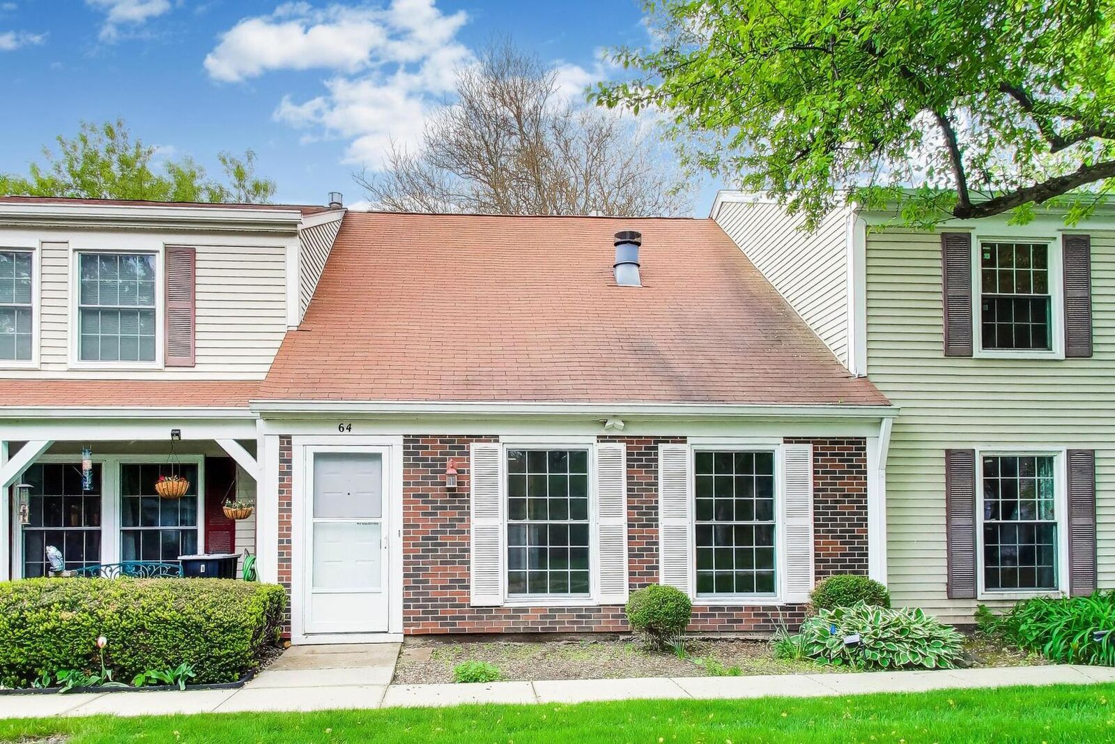 Property Photo:  64 Bright Oaks Circle  IL 60013 