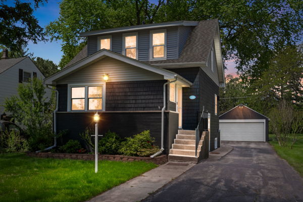 Property Photo:  518 S Oakland Avenue  IL 60181 