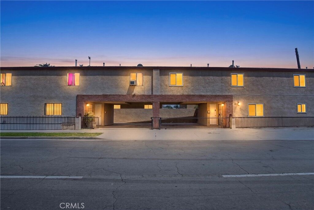 Property Photo:  322 W 105th  CA 90003 