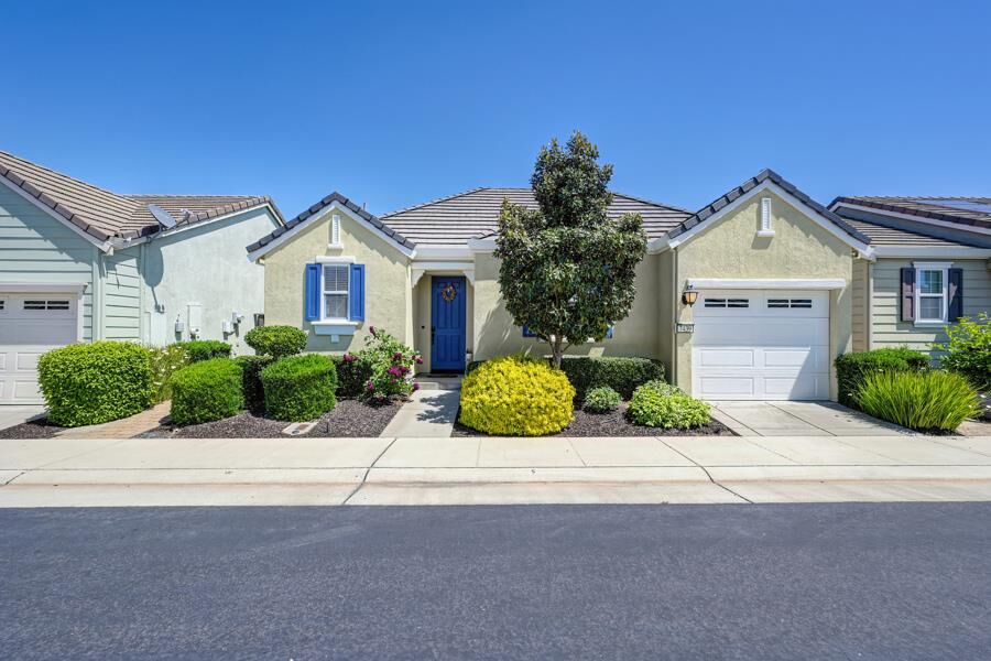 Property Photo:  7439 Chatterton Way  CA 95829 