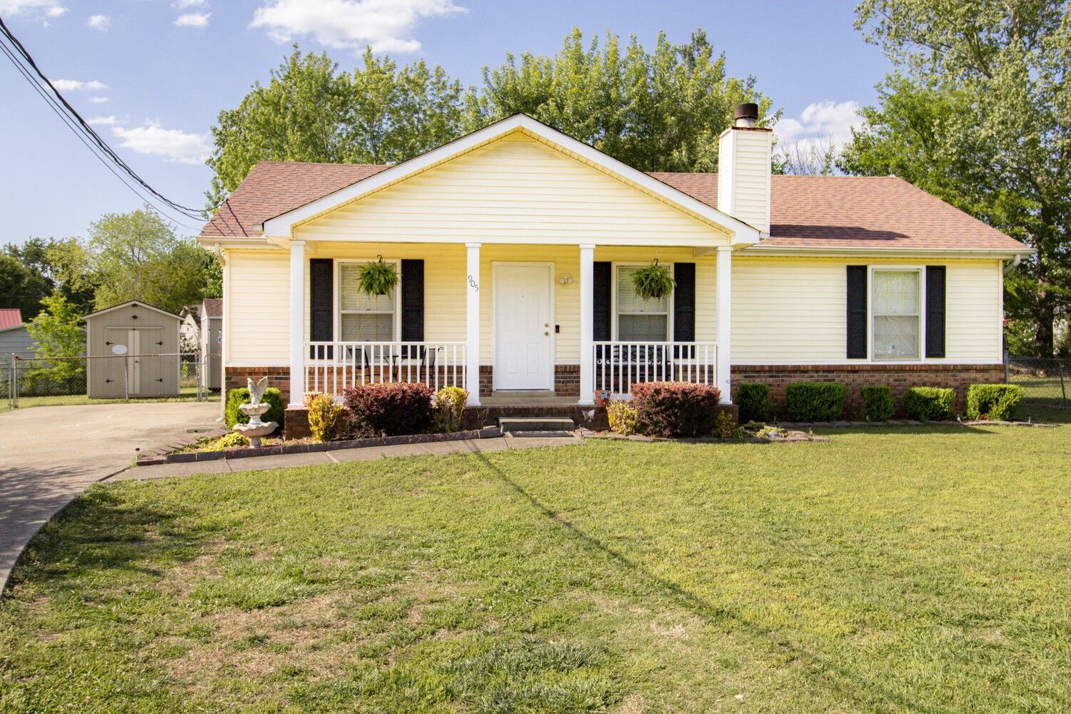 Property Photo:  905 Cal Ct  TN 37042 