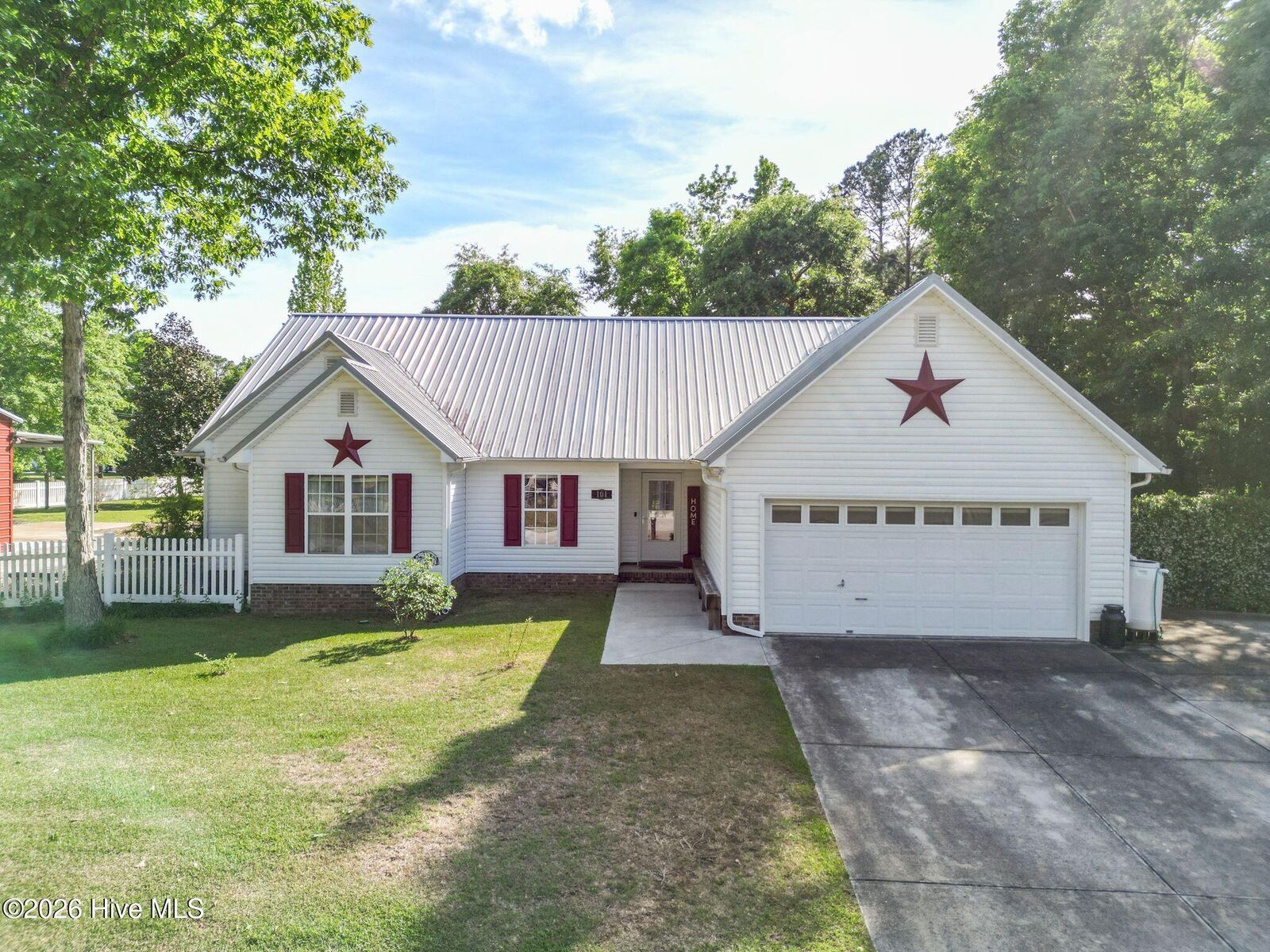 Property Photo:  101 Black Walnut Drive  NC 28574 
