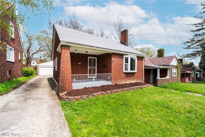 Property Photo:  130 Roslyn Drive  OH 44505 