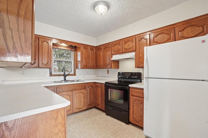 Property Photo:  521 Spruce Avenue N  MN 55358 
