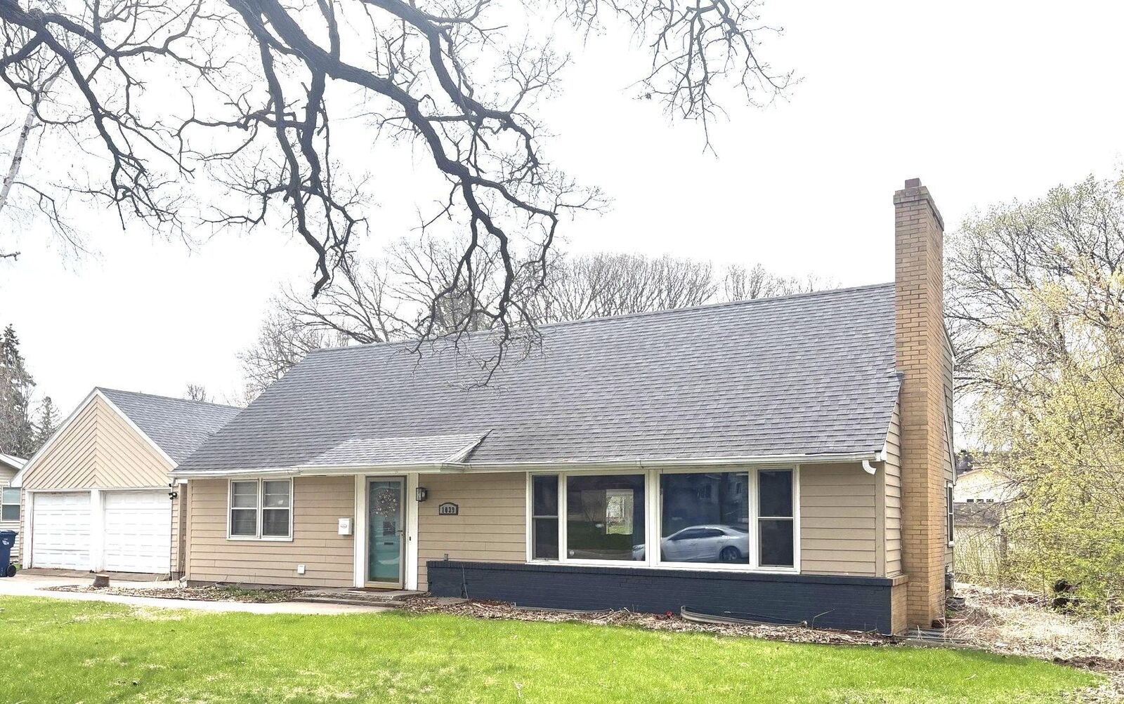 Property Photo:  1039 W Summit Avenue  MN 56537 