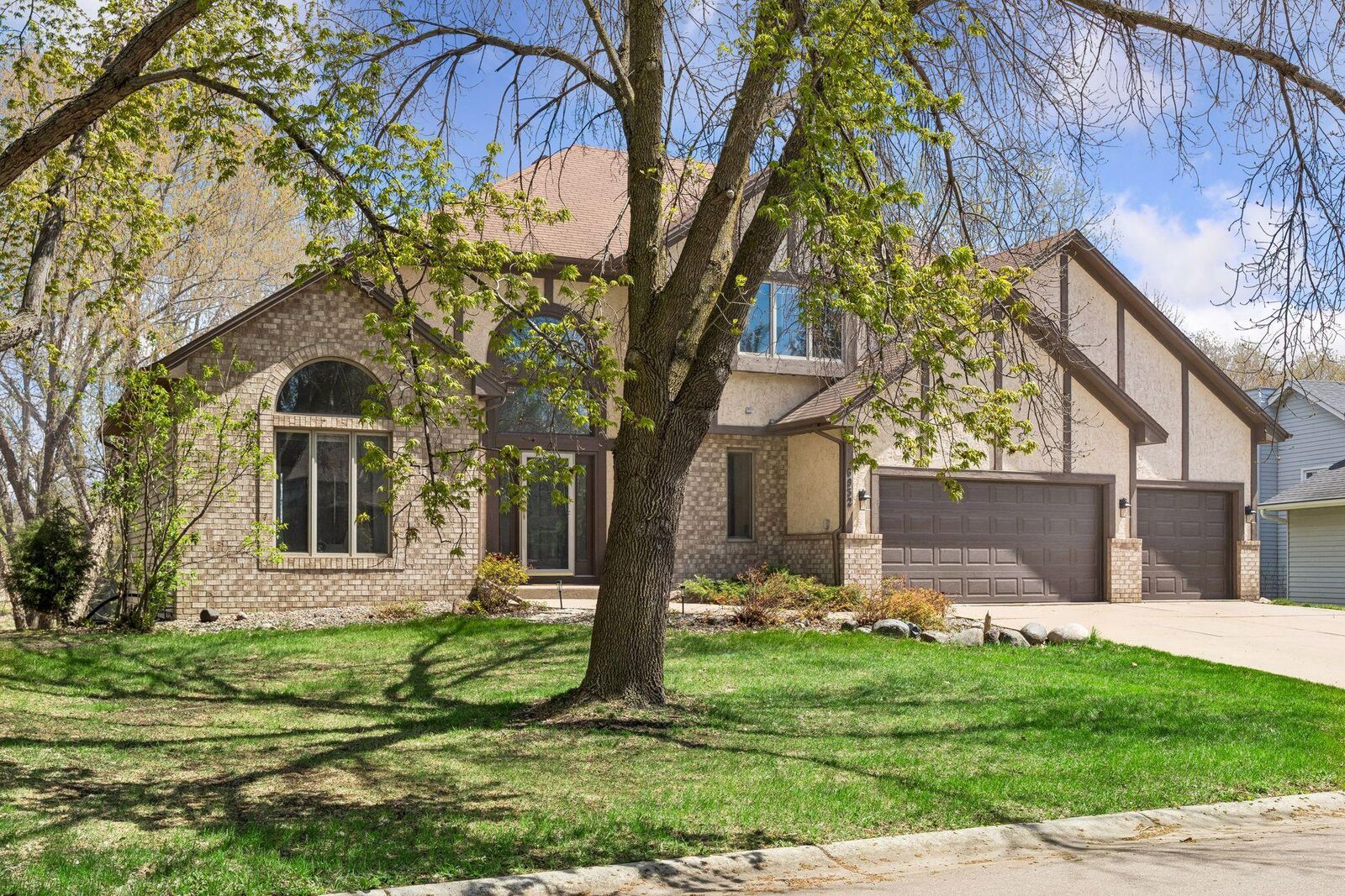 Property Photo:  6932 Ximines Lane N  MN 55369 