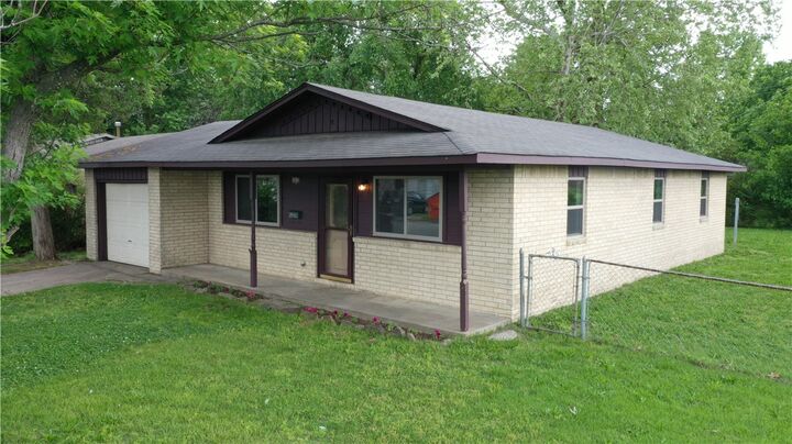 Property Photo:  1915 Theodore Drive  AR 72762 