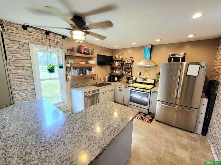 Property Photo:  203 S 3rd  NE 68401 