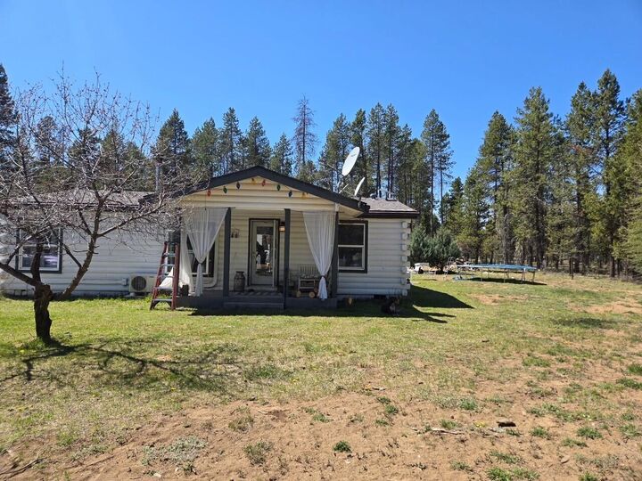 Property Photo:  54655 Husky Lane  OR 97707 