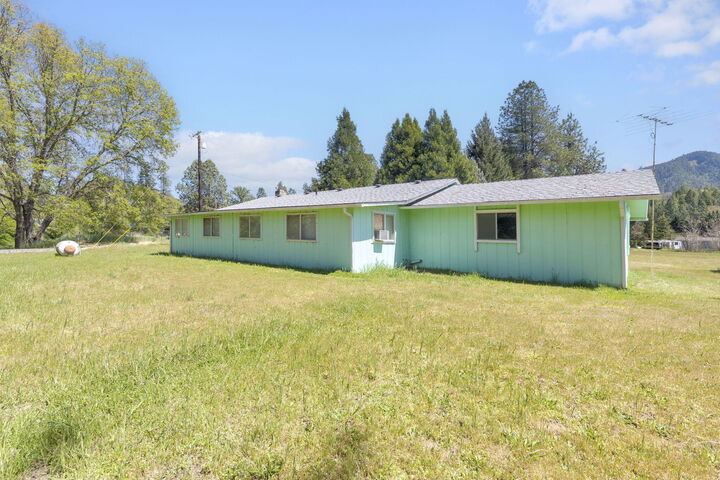 Property Photo:  637 Covered Bridge Road  OR 97537 