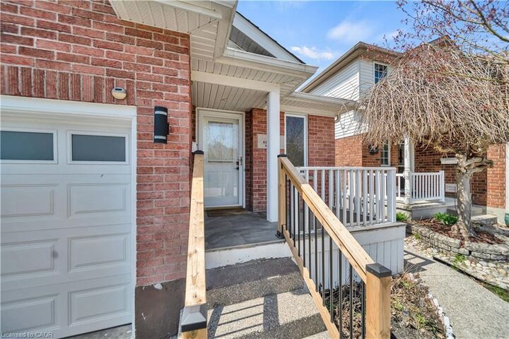 Photo de la propriété:  347 Keewatin Avenue  ON N2B 3W2 