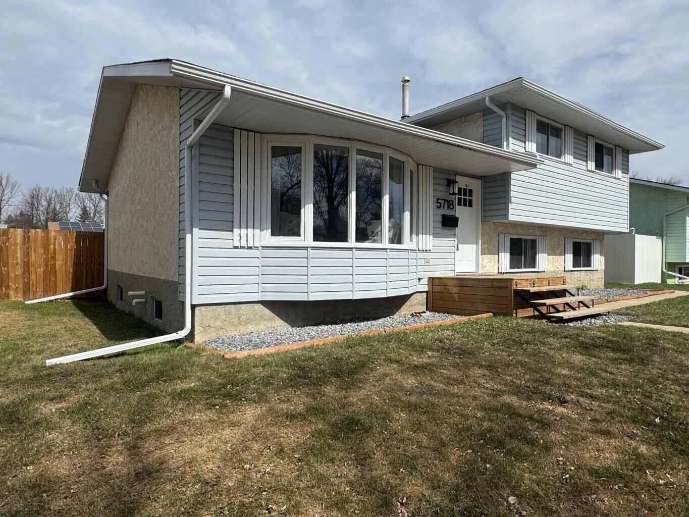 Property Photo:  5718 Marler Drive  AB T4V 2S8 