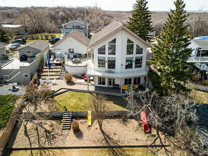 19 Lakeview Drive — photo 1