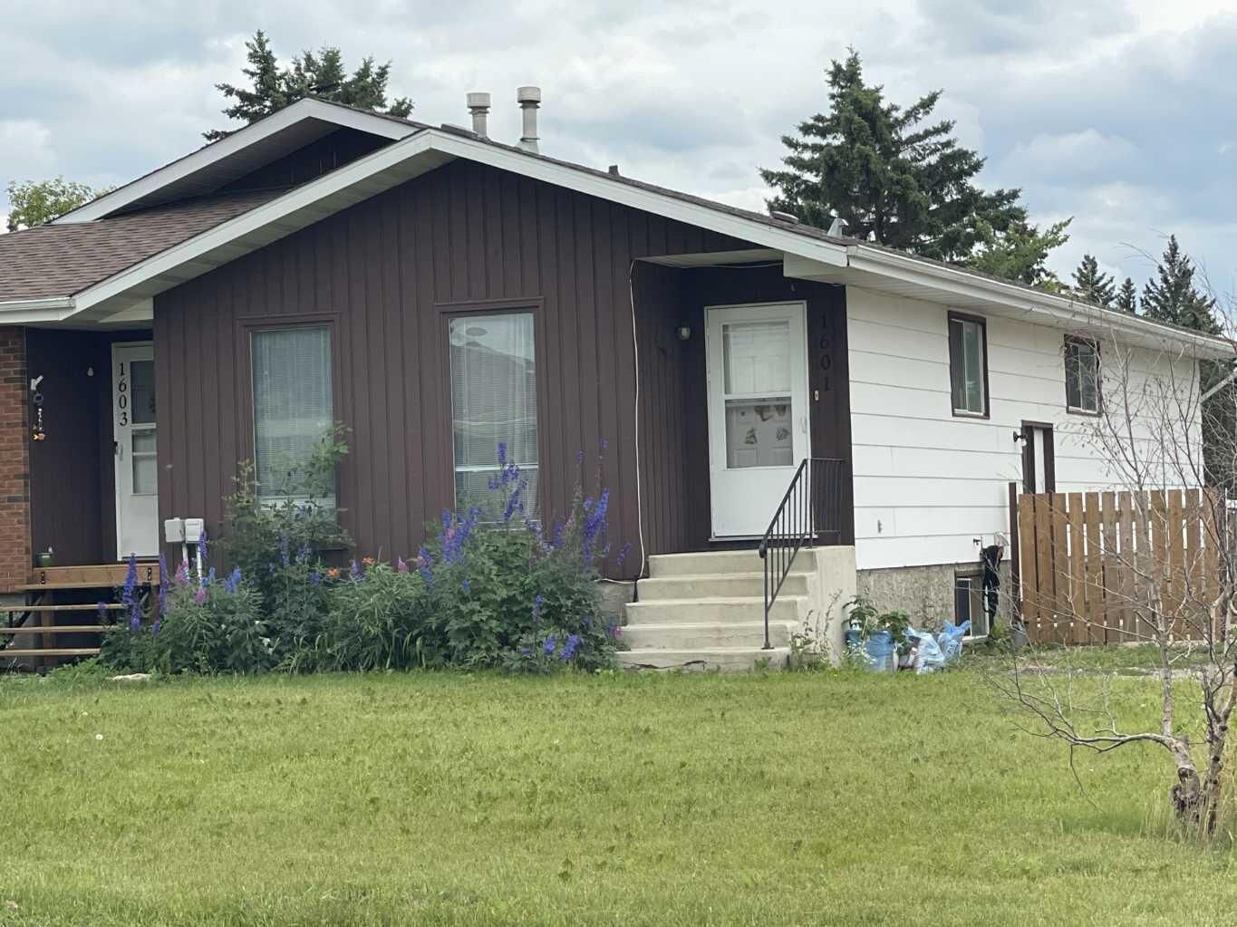 Property Photo:  1601 5 Avenue  AB T9W 1J3 