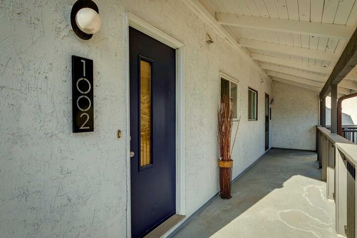 Property Photo:  2520 Palliser Drive SW 1002  AB T2V 4S9 