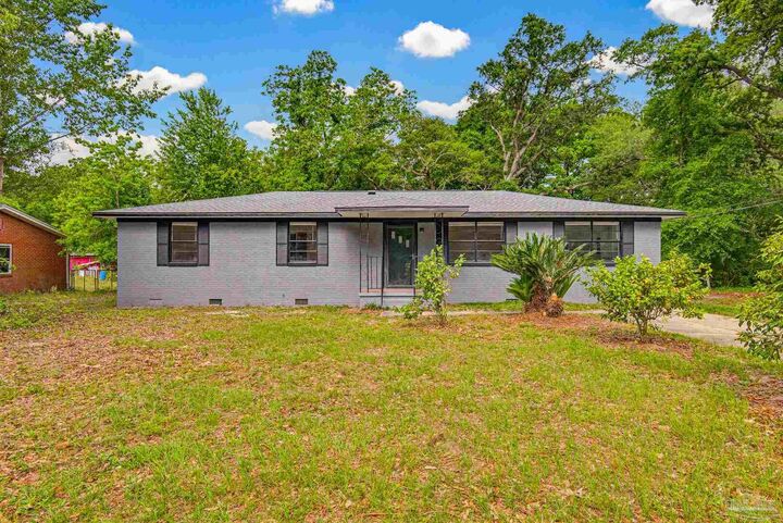 Property Photo: 909 N 74th Ave FL 32506