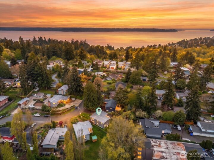 Property Photo:  1300 SW 125th Place  WA 98146 