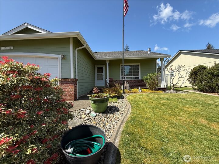 Property Photo:  1215 S Evans Street  WA 98520 
