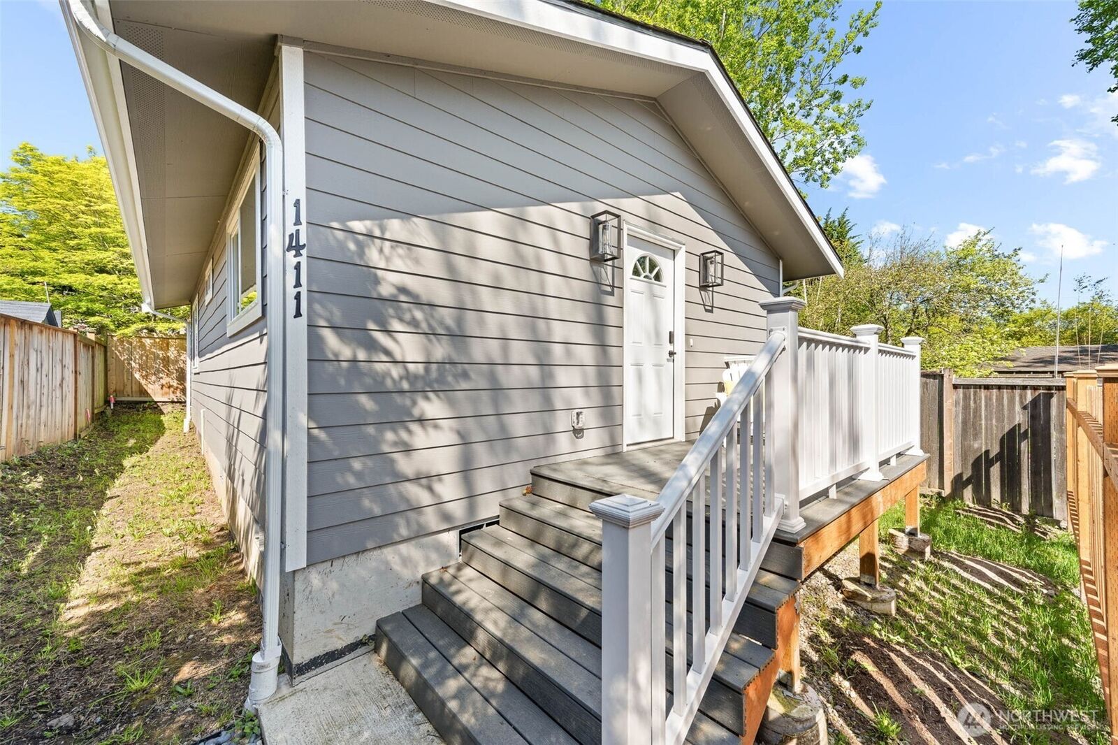 Property Photo:  1411  26th Avenue  WA 98122 