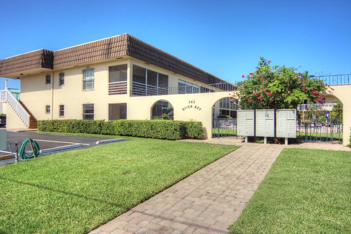 Property Photo:  342 Southwind Drive 114  FL 33408 