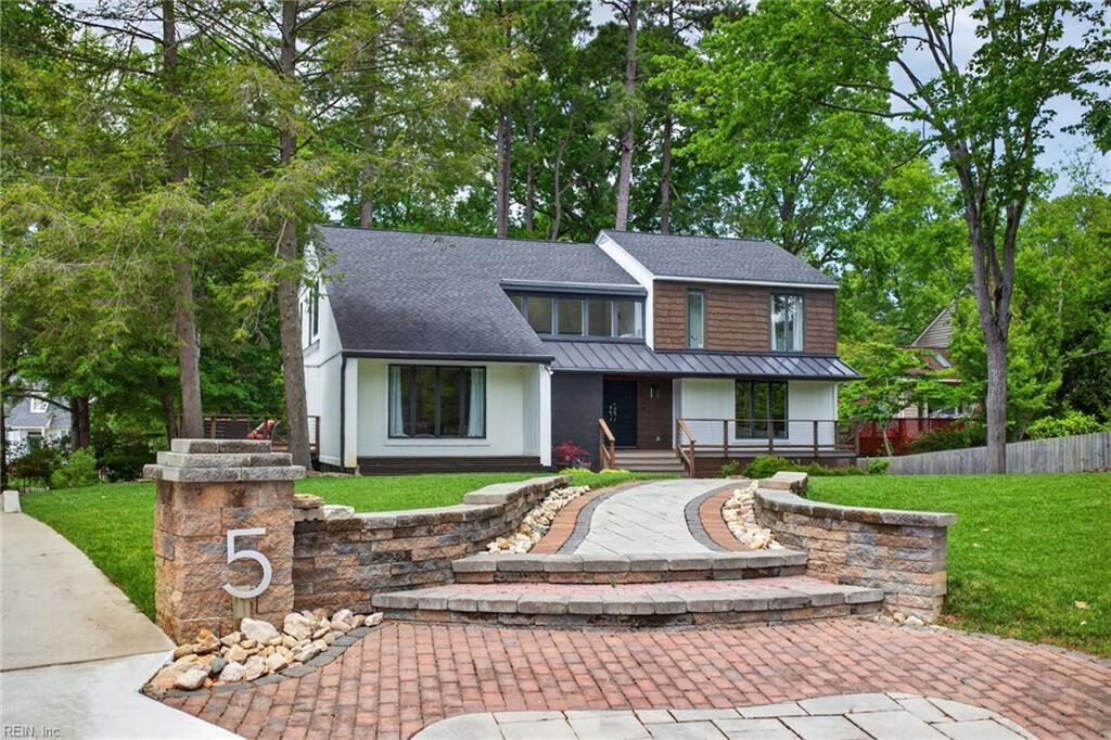 Property Photo:  5 Valentine Ct  VA 23606 