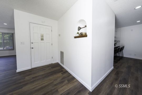Property Photo: 537 W Joyner Ave CA 93555