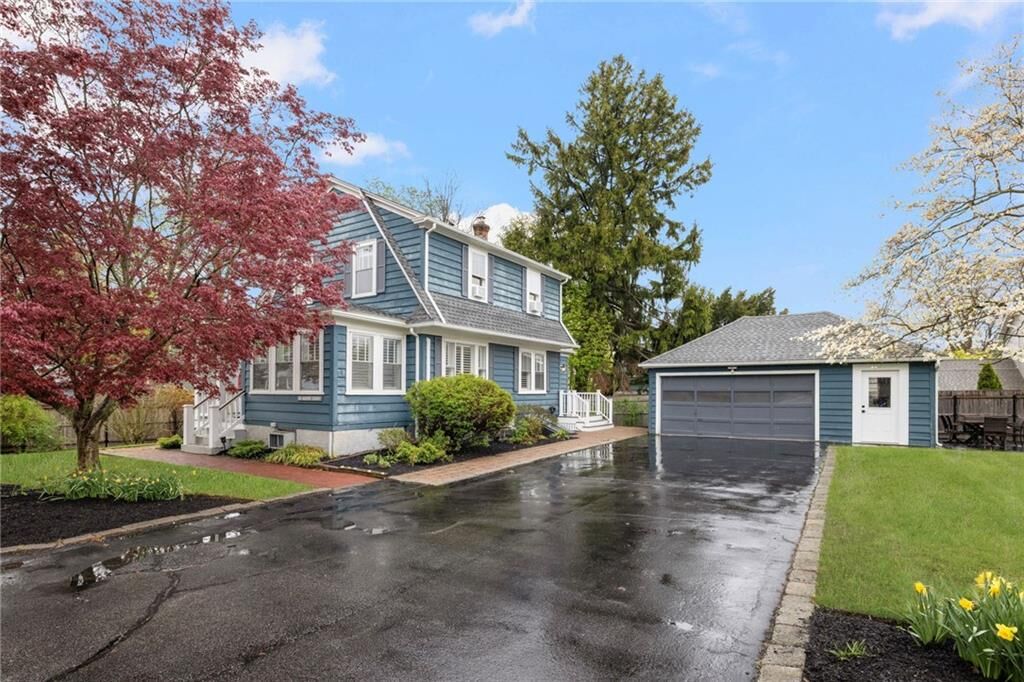Property Photo:  10 Manse Court  RI 02888 