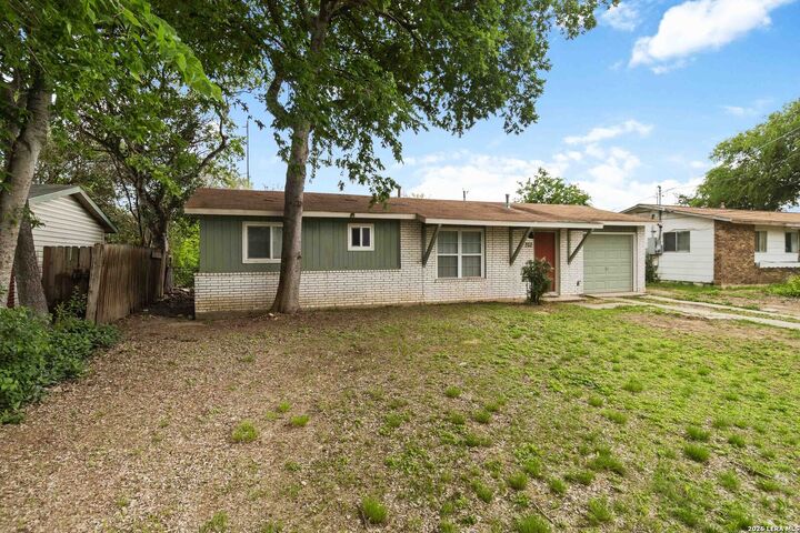 Property Photo:  322 W Aviation Blvd  TX 78148 