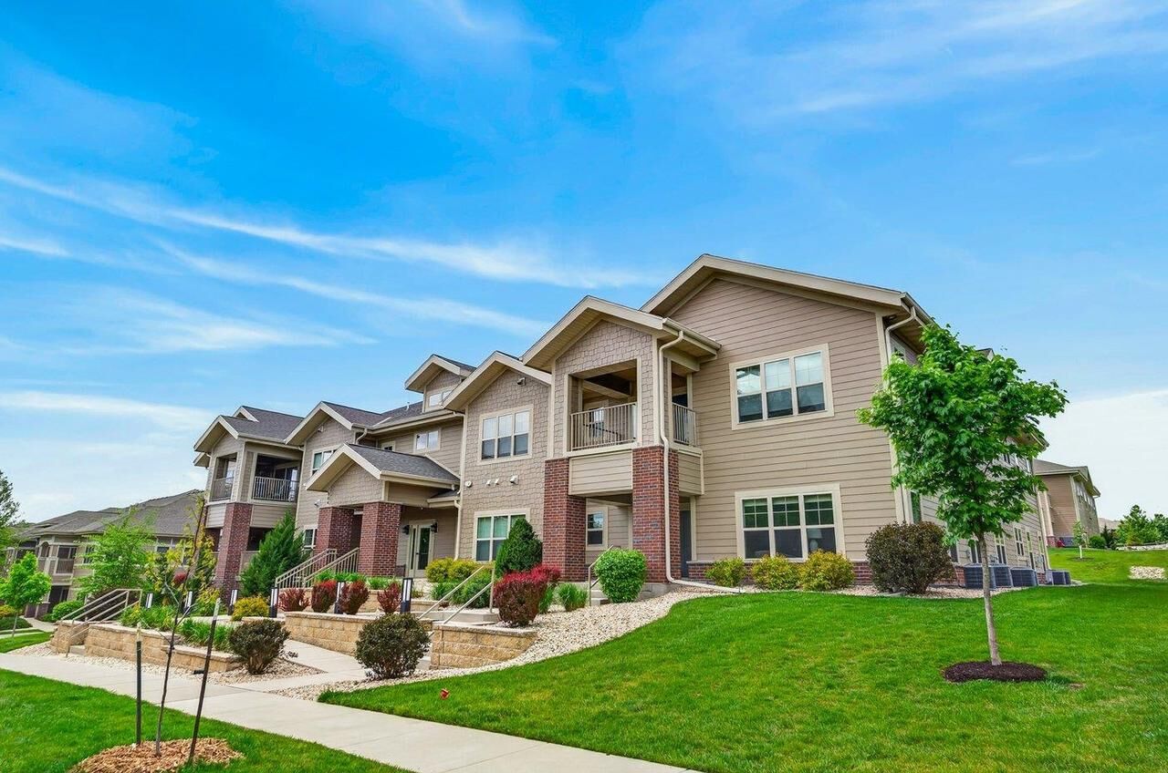 Property Photo:  1804 Maplecrest Drive 102  WI 53593 