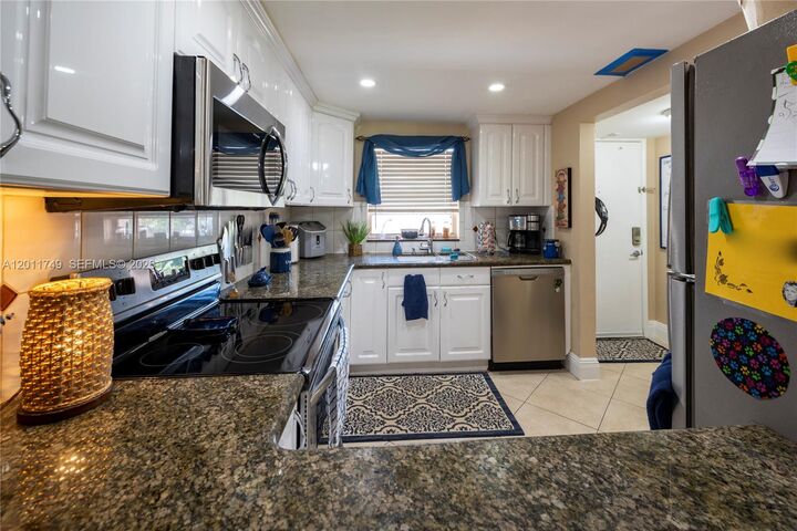 Property Photo:  9491 Evergreen Pl 302  FL 33324 