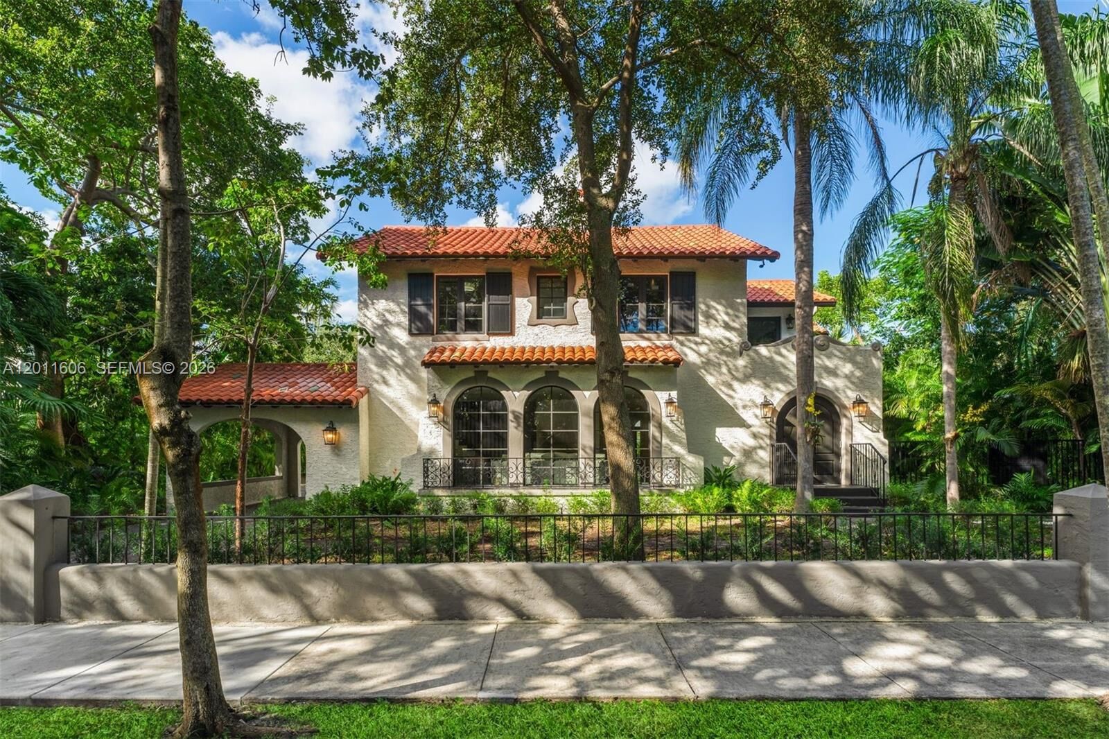 Property Photo:  547 NE 57th St  FL 33137 