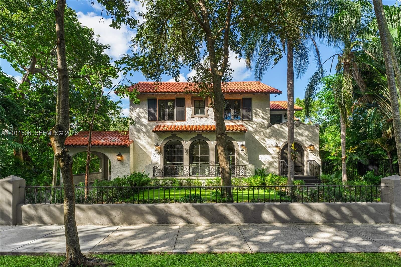 Property Photo:  547 NE 57th St  FL 33137 
