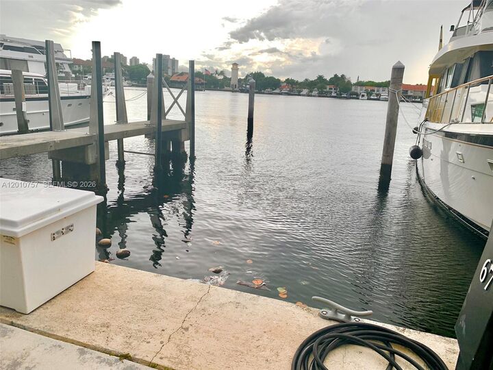 Property Photo: 3601 NE 207th St, Slip E68 FL 33180