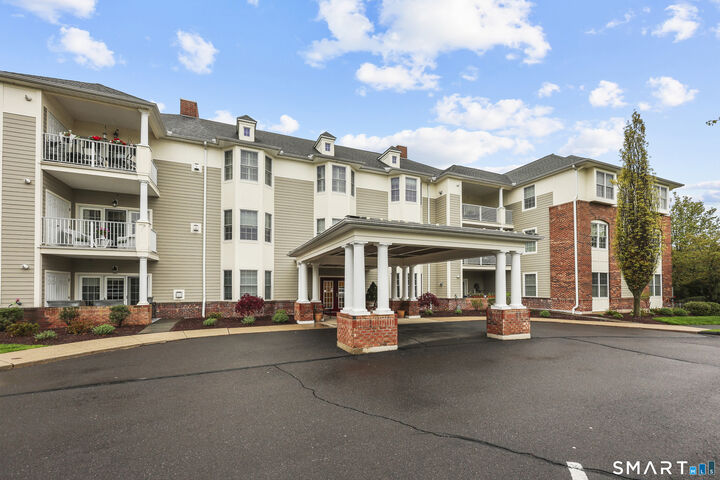 Property Photo:  25 Cassandra Boulevard 111  CT 06107 