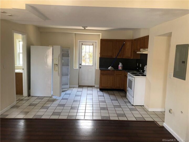 Property Photo:  155 Dividend Road 1  CT 06067 