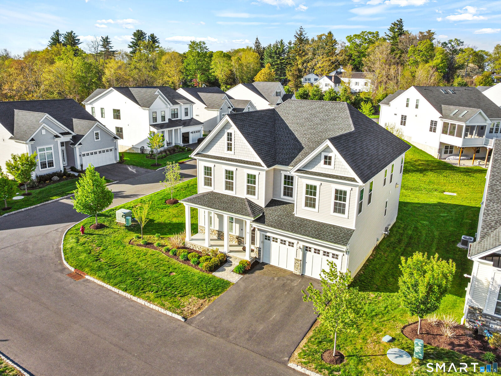 Property Photo:  19 Enclave Circle 19  CT 06470 