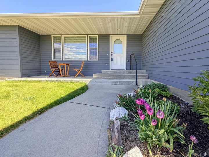 Property Photo:  205 E Evergreen Dr  WA 99141 