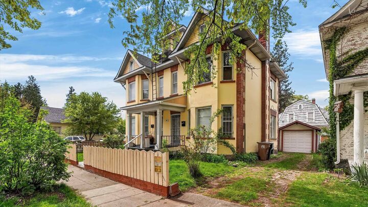 Property Photo:  1122 S Walnut St  WA 99204 