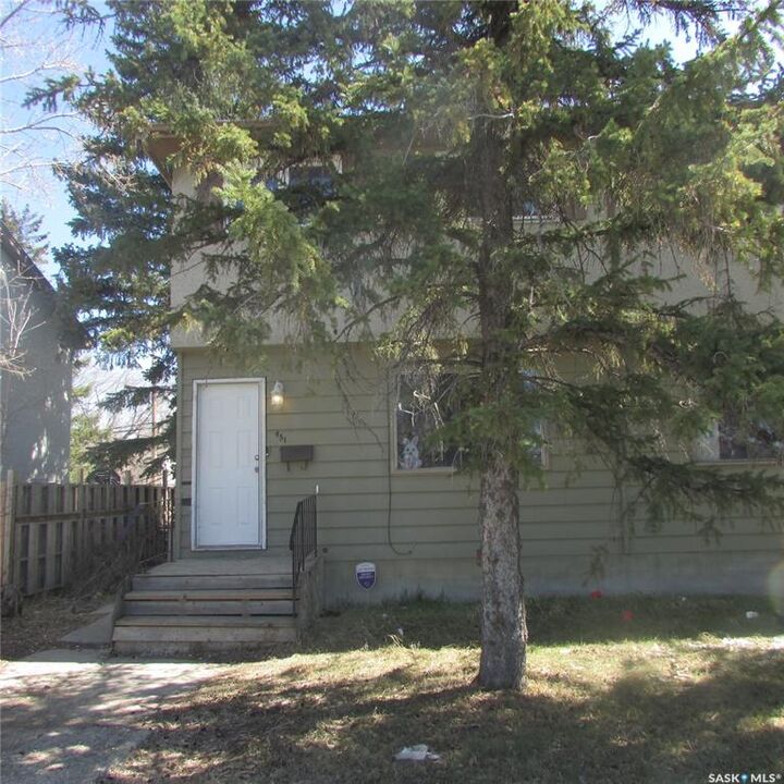 Property Photo:  451 McIntosh Street  SK S4R 4Z7 