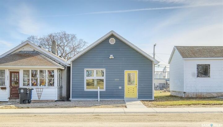 Property Photo:  204 2nd Avenue W  SK S0K 0M0 