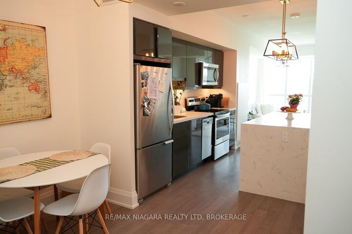 Property Photo: 7711 Greenvista Gate 523 ON L2H 1R1