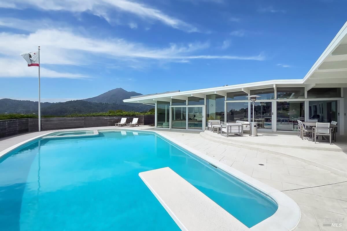 Property Photo:  122 Altura Way  CA 94904 