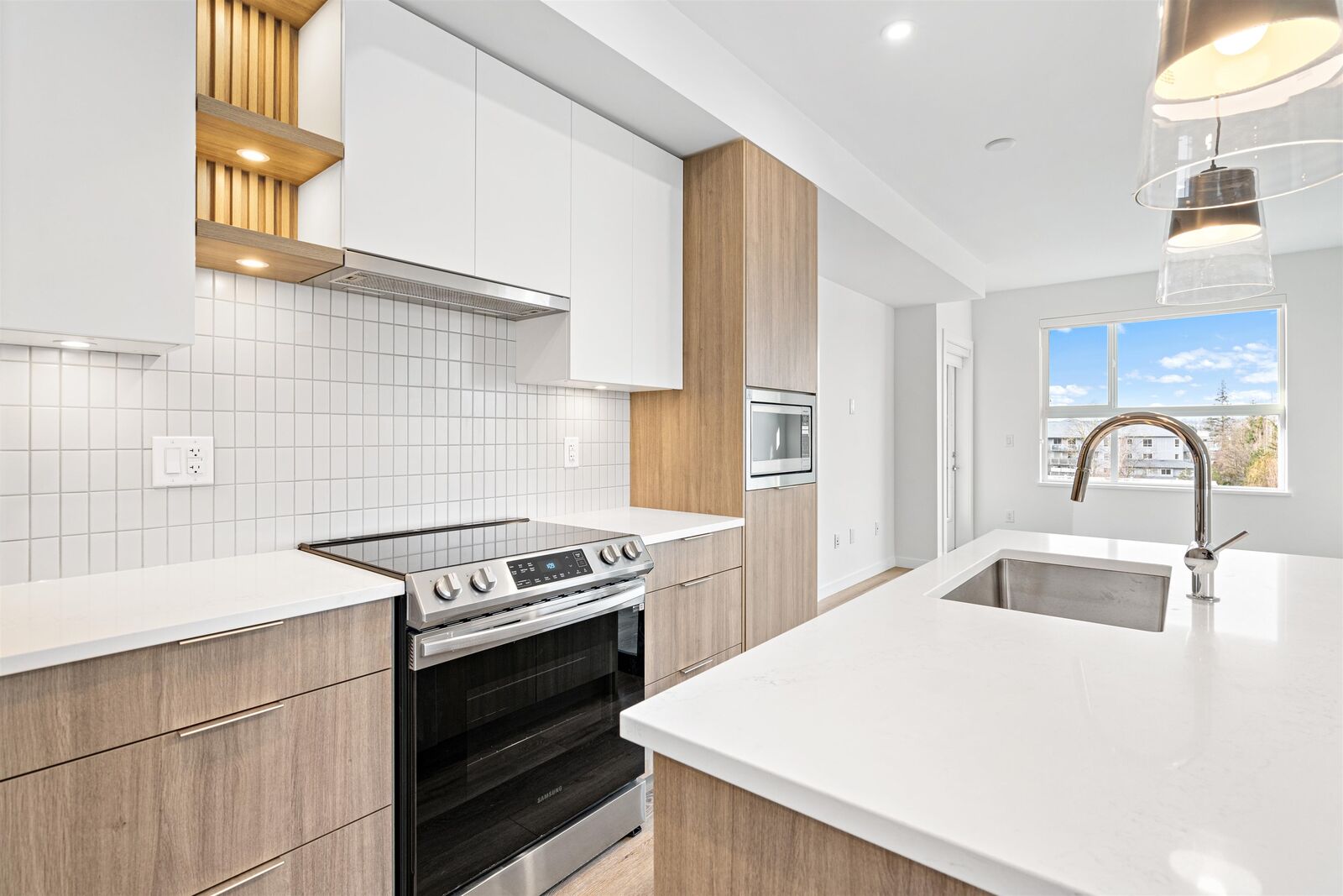 Property Photo: 20695 Eastleigh Crescent 401 BC V3A 0P7