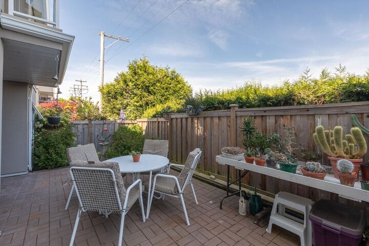 Property Photo: 1140 55 Street 104 BC V4M 3J8