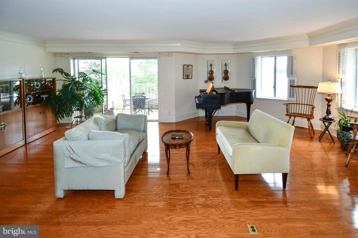 Property Photo:  1250 S Washington Street 121  VA 22314 