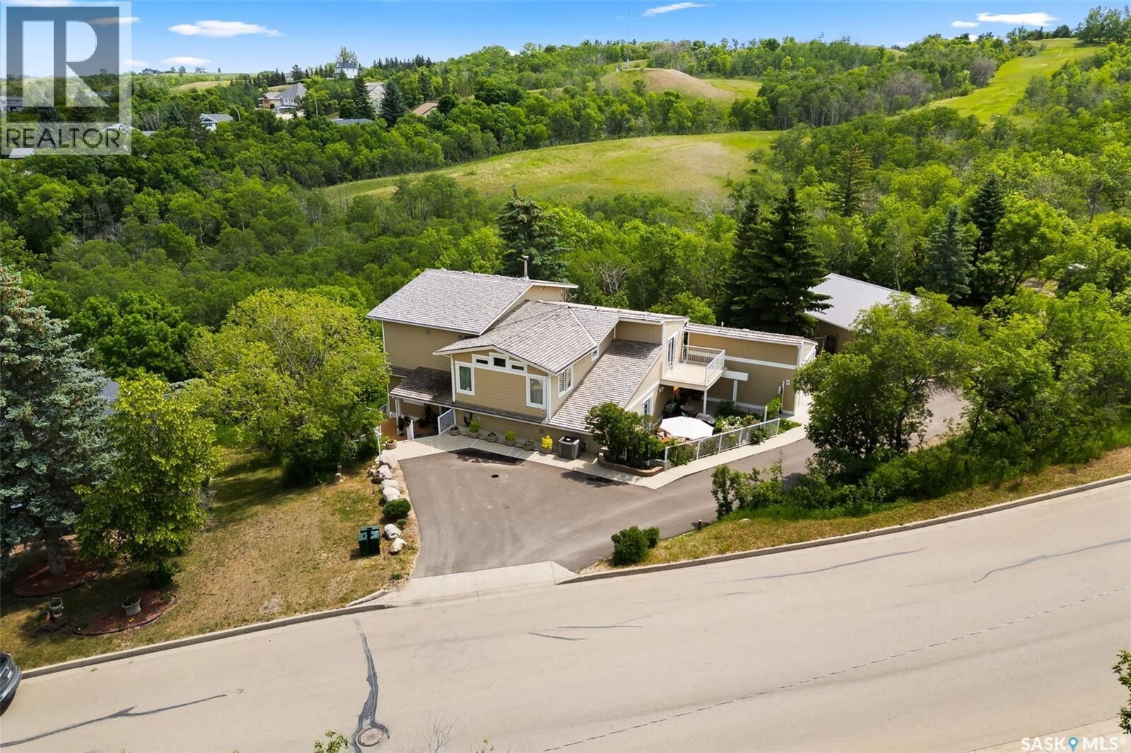 Property Photo:  475 James Street S  SK S0G 3C0 