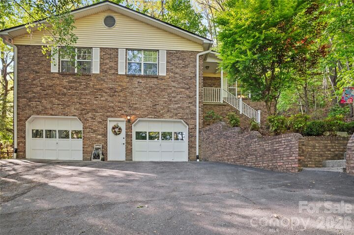 Property Photo:  12 Steeplechase Court  NC 28791 
